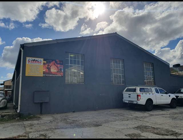 500M² FACTORY TO LET IN TRIANGLE FARM